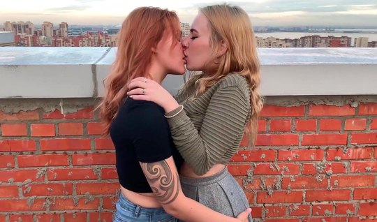 Tattooed lesbian and her girlfriend staged Russian porn on the roof of the house...